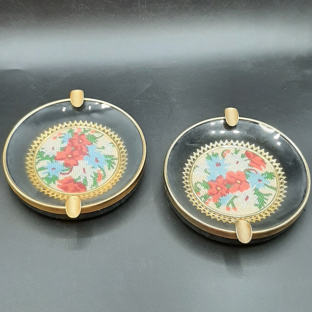 Vtg Ashtray Round Needlepoint Cross Stitch Floral Glass Top Black & Gold Tone
